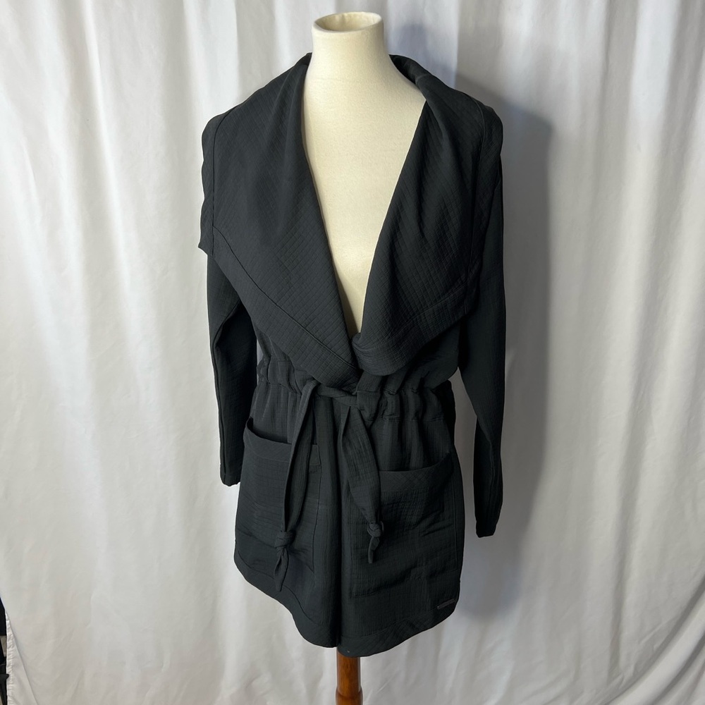 New Balance Women’s Lightweight Belted Tie Waste BLACK Yoga Jacket — Size Large
